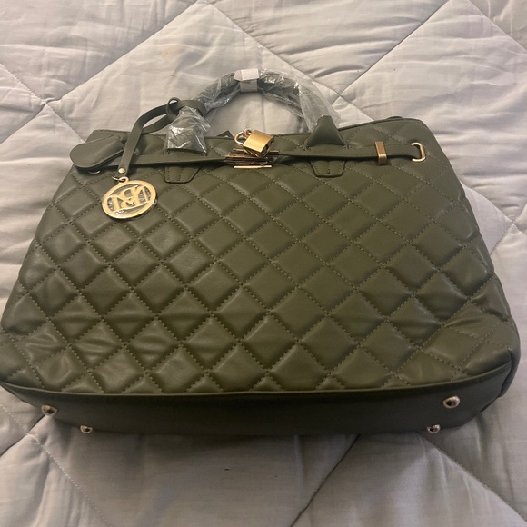 Studio Badgley Mischka Handbags - Big Diamond Wuilted Tote with Front lock